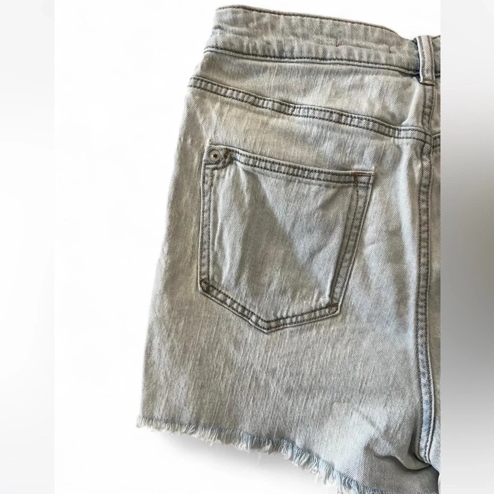 Pilcro and the Letterpress Anthropologie Distressed High-Waisted LightWash Short - Picture 7 of 7